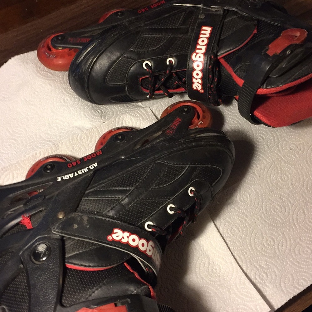 Black / red roller blades